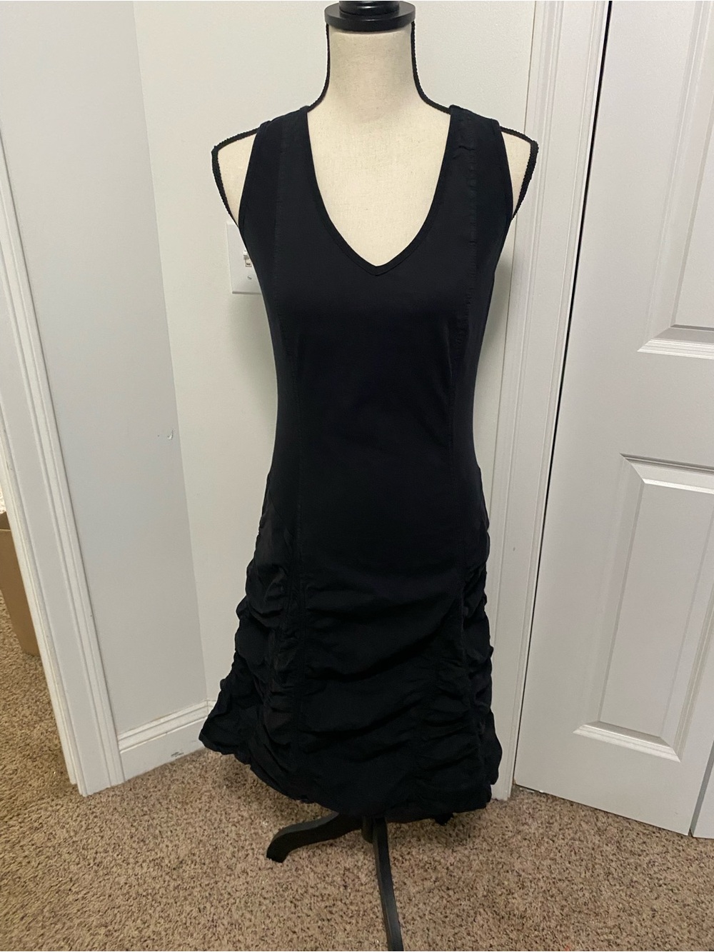 XCVI Black Sleeveless V-Neck Ruched Midi Dress